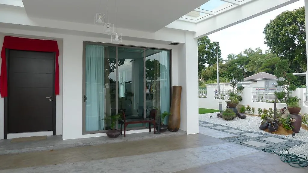 R Residence Jelutong