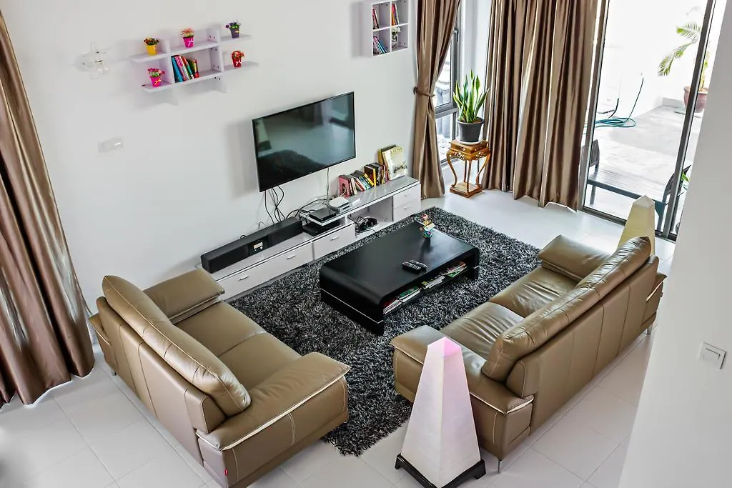 R Residence Jelutong